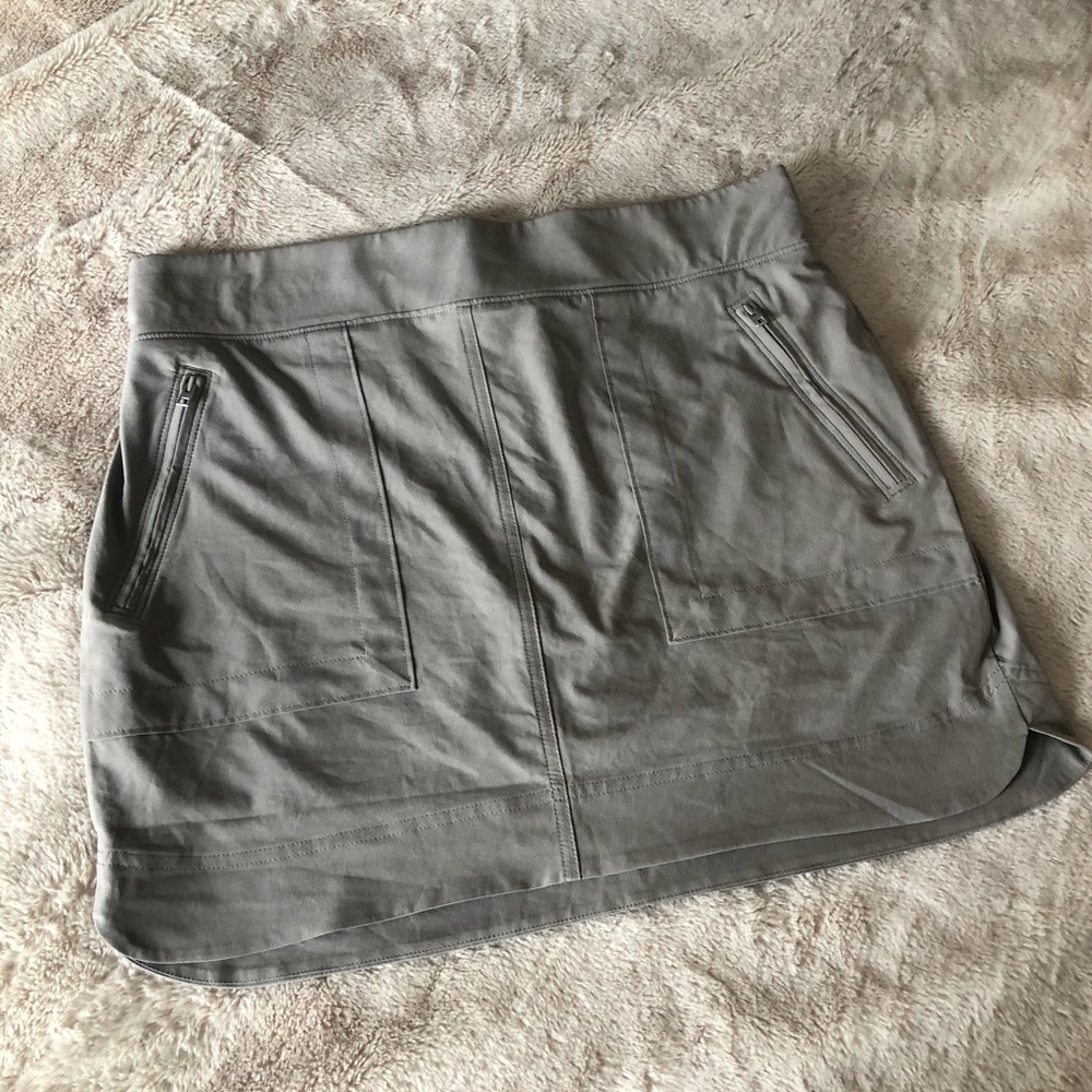 Light grey skort